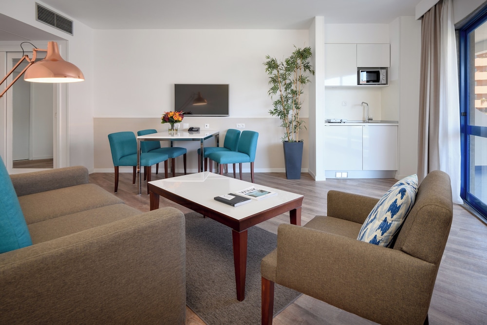 Suite Deluxe del hotel Pestana Cascais Ocean And Conference. Foto 3