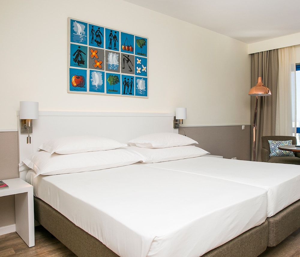 Habitación Deluxe con 2 camas individuales del hotel Pestana Cascais Ocean And Conference. Foto 2