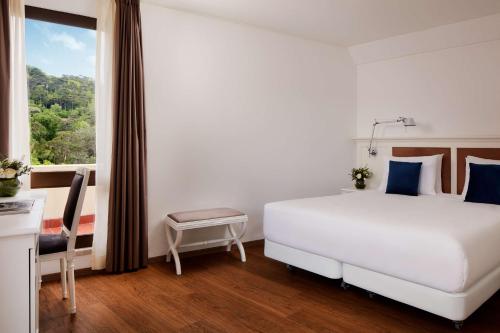 Habitación Doble Superior con vistas al valle y cama supletoria - 1 o 2 camas del hotel Nh Sintra Centro