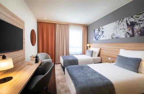 Habitación Doble Superior - 2 camas del hotel Leonardo Vienna Hauptbahnhof. Foto 5