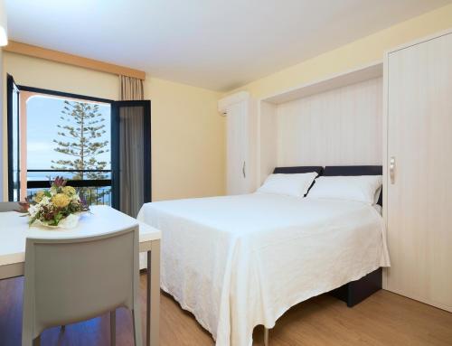 Estudio Club con vistas al jardín del hotel Garajau Madeira. Foto 1