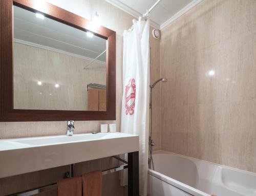 Apartamento Superior de 1 dormitorio con vistas al mar del hotel Garajau Madeira. Foto 4