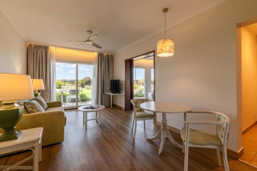 Suite Junior del hotel Pestana Ocean Bay Resort. Foto 1