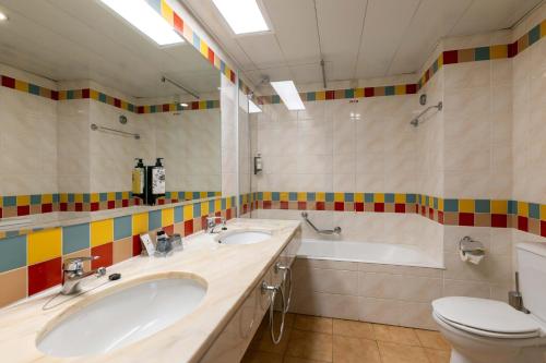 Suite Junior del hotel Pestana Ocean Bay Resort. Foto 3