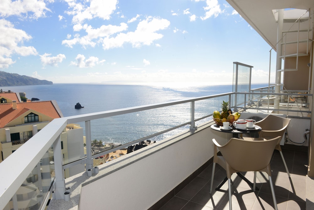 Estudio, vistas parciales al mar del hotel Duas Torres