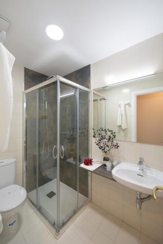 Habitación doble con balcón del hotel Miño. Foto 4