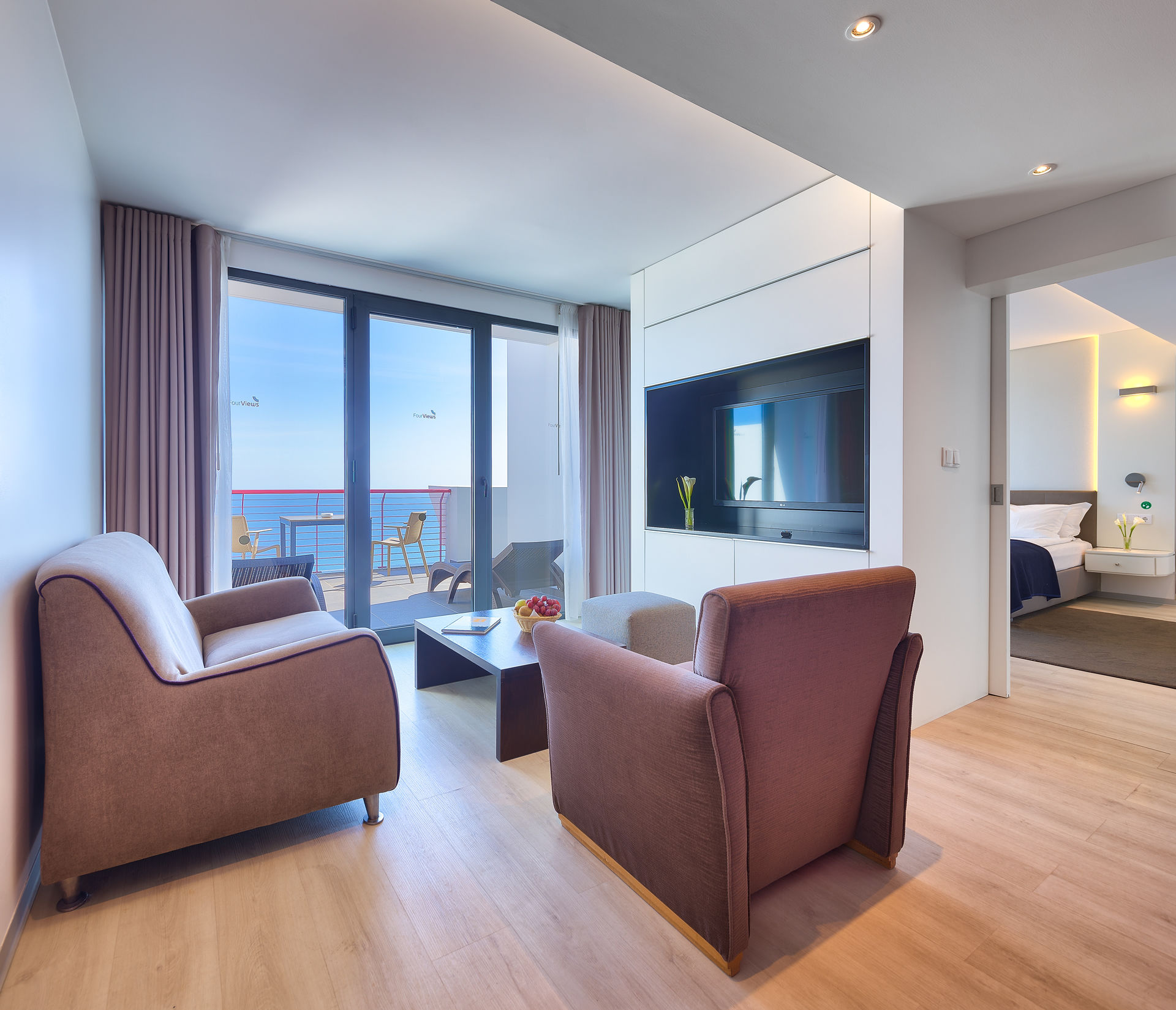 Suite Superior Vistas al mar del hotel The Views Monumental. Foto 2