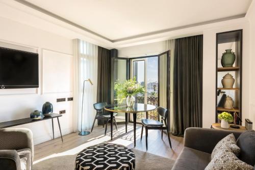 Suite Vista puerto del hotel Serras Barcelona