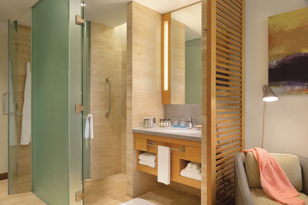 Habitación Club, 1 cama de matrimonio grande del hotel Jen Singapore Orchardgateway By Shangri-la. Foto 5