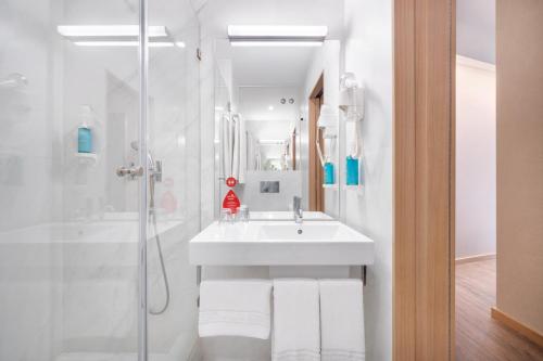 Habitación Doble Estándar del hotel Moov Évora. Foto 5