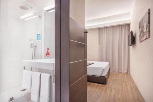 Habitación Doble Estándar del hotel Moov Évora. Foto 9