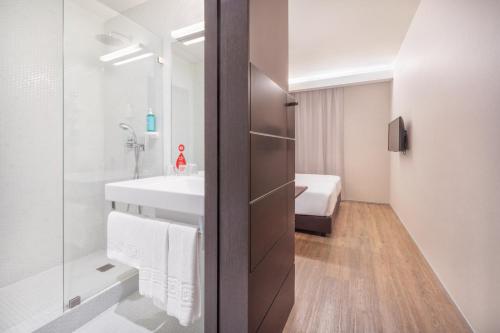Habitación Doble Estándar - 2 camas del hotel Moov Évora. Foto 8