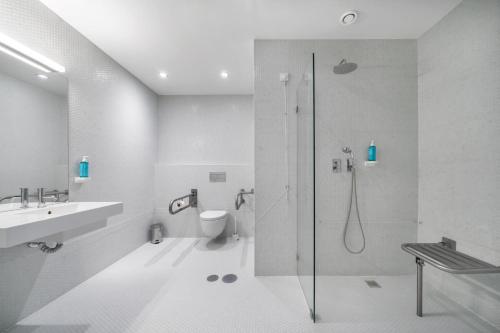 Habitación Doble adaptada para personas con movilidad reducida del hotel Moov Évora. Foto 3