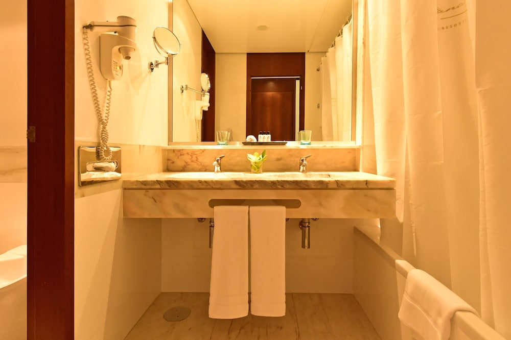 Habitación clásica con 1 cama doble o 2 individuales, vistas a la montaña del hotel Pestana Casino Park Hotel & Casino. Foto 5