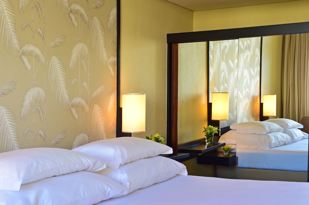 Habitación con 1 cama doble o 2 individuales, vistas al jardín del hotel Pestana Casino Park Hotel & Casino