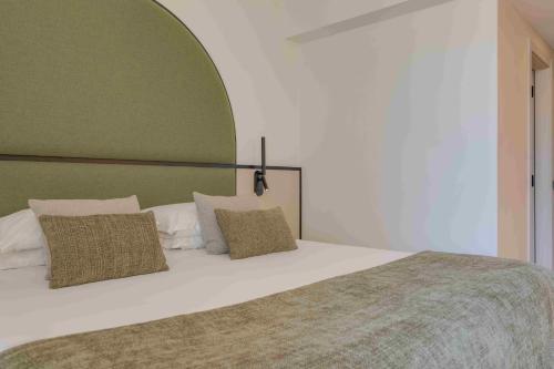 Habitación Doble con balcón del hotel The Editory Garden Carmo Funchal. Foto 4
