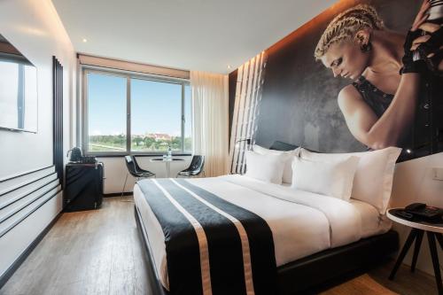 Habitación Melody - Cama extragrande del hotel Hf Fénix Music. Foto 3