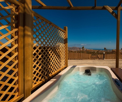 Polynesian Supreme Skyline View Jacuzi Yacht Club - ULTRA TI del hotel Magic Natura Animal, Waterpark & Polynesian Lodge Resort. Foto 2