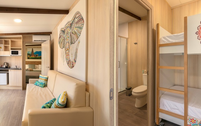 Tahiti Skyline View Lodge del hotel Magic Natura Animal, Waterpark & Polynesian Lodge Resort. Foto 2