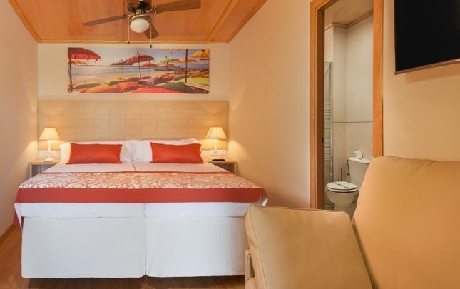 Polynesian Supreme Standard 1 dormitorio del hotel Magic Natura Animal, Waterpark & Polynesian Lodge Resort. Foto 1