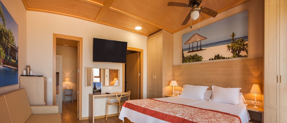 Bungalow 2 habitaciones 2 literas del hotel Magic Natura Animal, Waterpark & Polynesian Lodge Resort