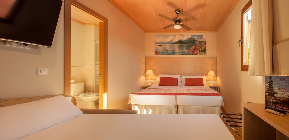 Bungalow 2 habitaciones 2 literas del hotel Magic Natura Animal, Waterpark & Polynesian Lodge Resort. Foto 1