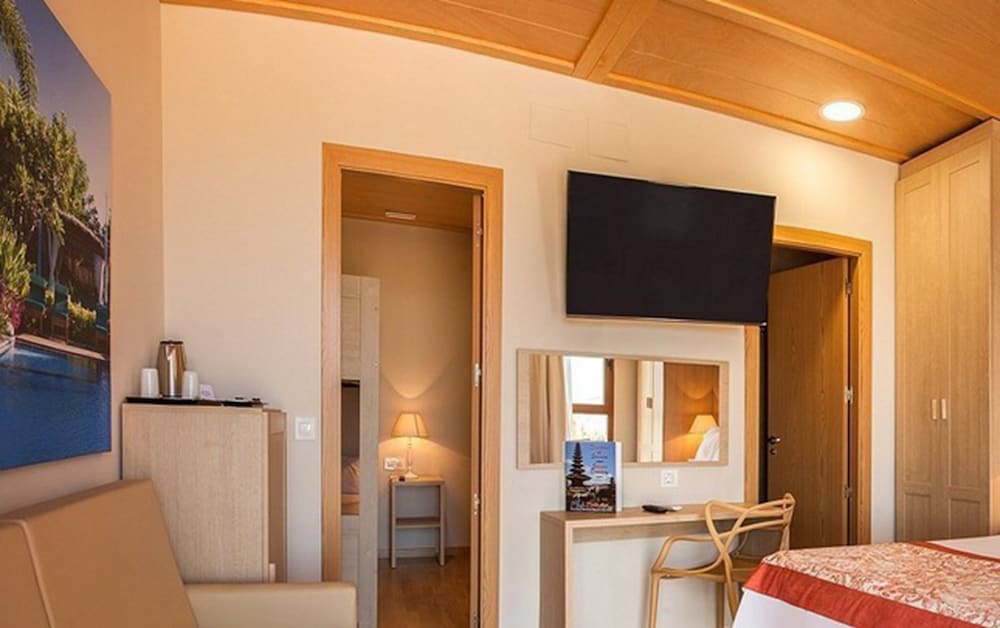 Bungalow, 3 habitaciones (3 Adults, Terra Natura) del hotel Magic Natura Animal, Waterpark & Polynesian Lodge Resort. Foto 7