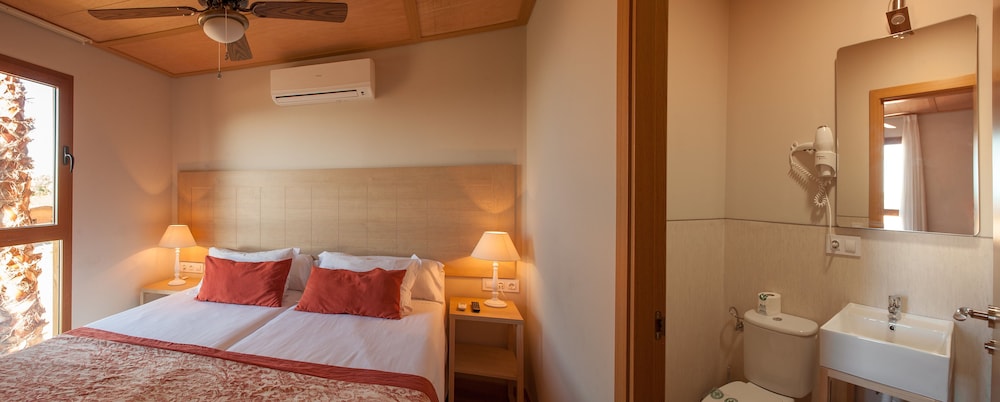 Bungalow, 3 habitaciones (4 Adults + 1 Child, Terra Natura) del hotel Magic Natura Animal, Waterpark & Polynesian Lodge Resort. Foto 4