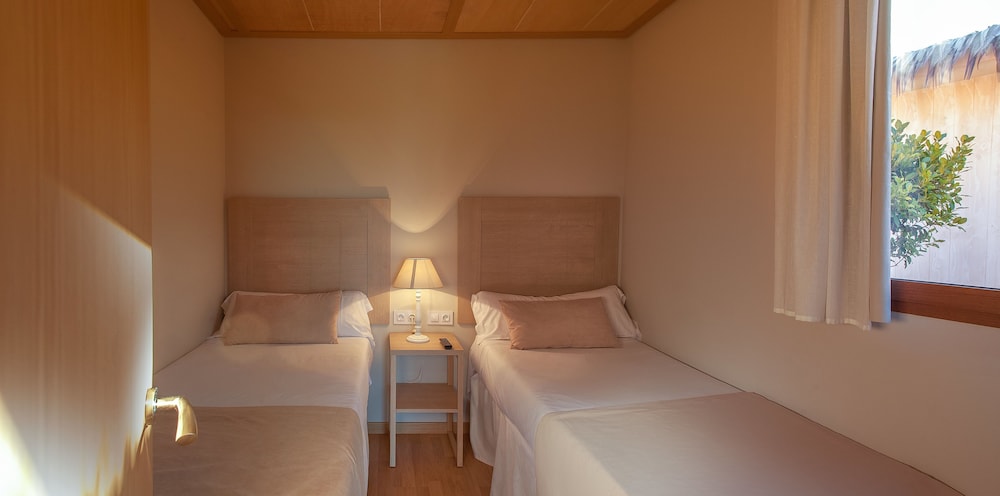 Bungalow, 3 habitaciones (4 Adults + 3 Children, Terra Natura) del hotel Magic Natura Animal, Waterpark & Polynesian Lodge Resort. Foto 2