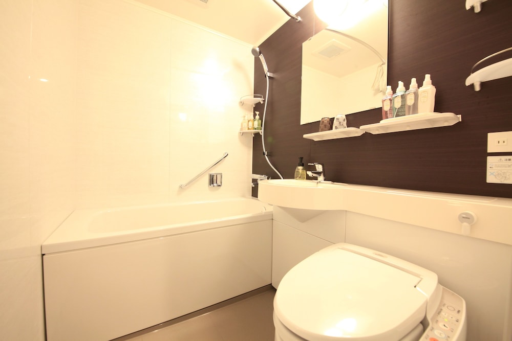 Habitación estándar con 2 camas individuales, no fumadores (2 Semi Double Beds) del hotel Centurion Ikebukuro. Foto 7