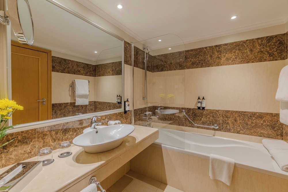 Suite Junior del hotel Pestana Carlton Madeira Ocean Resort. Foto 3