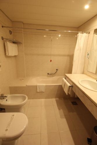 Suite con balcón del hotel Jardins d'Ajuda Suite. Foto 2