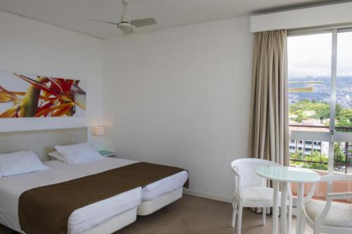 Habitación Doble del hotel Dorisol Estrelicia. Foto 8