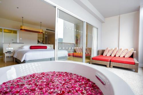 Suite Junior del hotel Ramada By Wyndham Phuket Deevana Patong