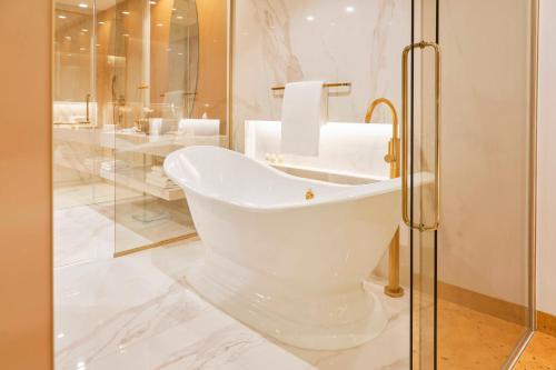Suite Superior Ocean del hotel Savoy Palace. Foto 2