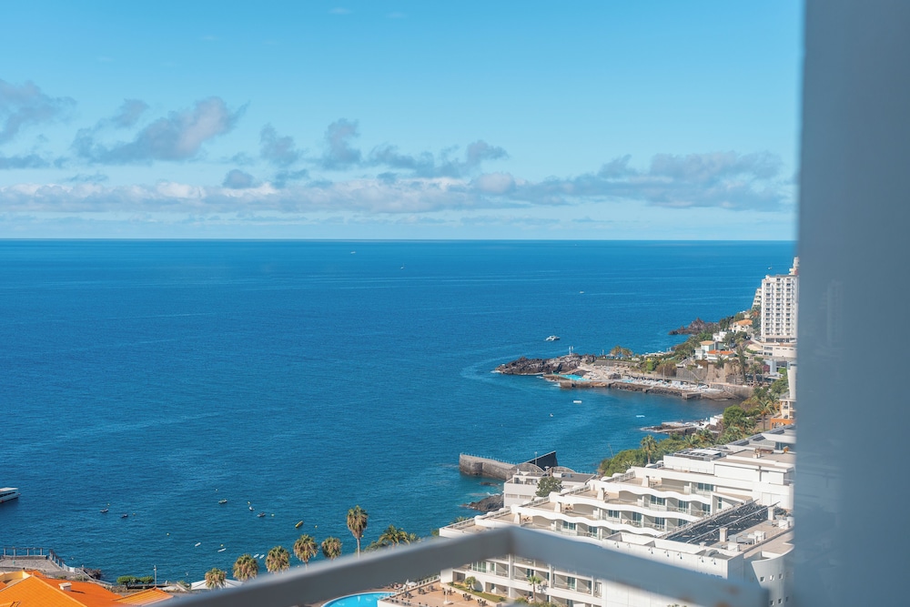 Standard Sea View del hotel Muthu Raga Madeira. Foto 5