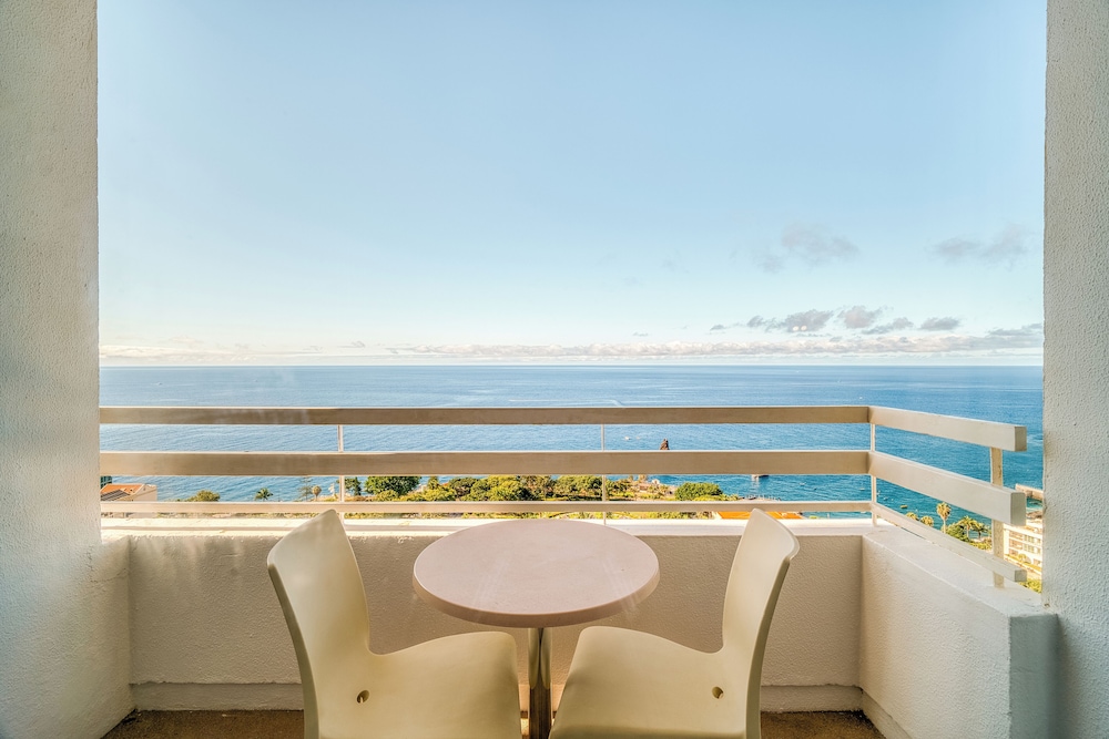 Standard Sea View del hotel Muthu Raga Madeira. Foto 6