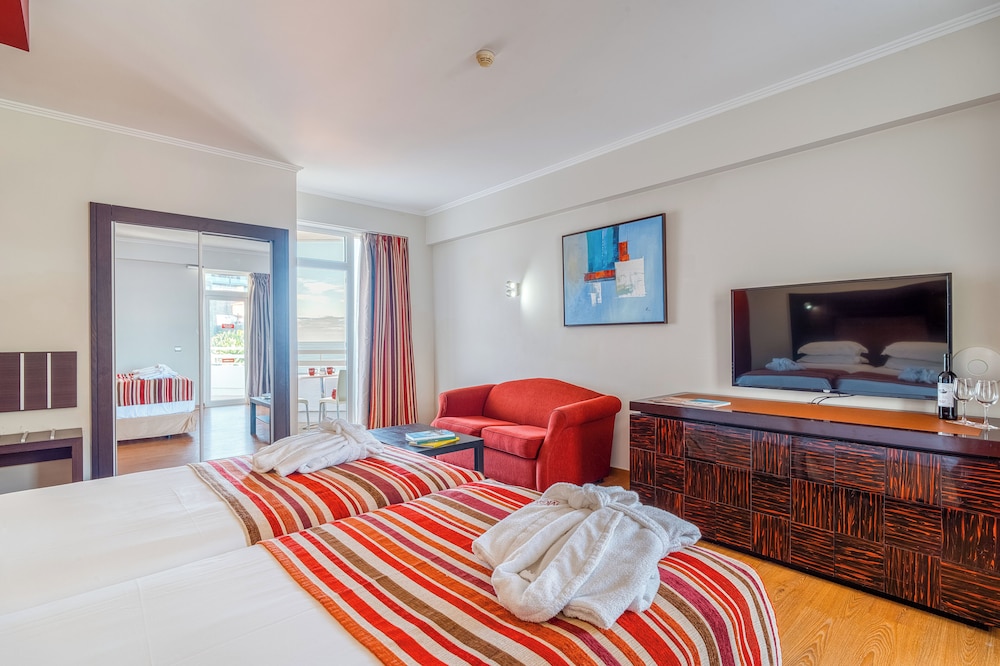 Deluxe Sea View (3 guests) del hotel Muthu Raga Madeira. Foto 3