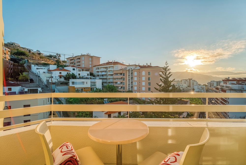 Standard Mountain View del hotel Muthu Raga Madeira. Foto 6