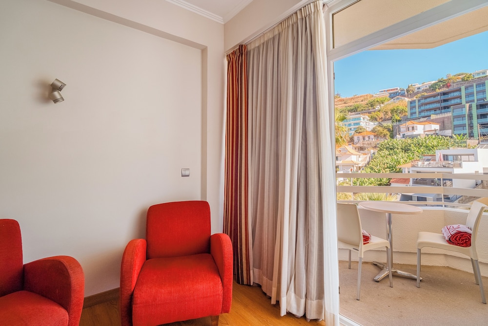 Superior Mountain View del hotel Muthu Raga Madeira. Foto 4