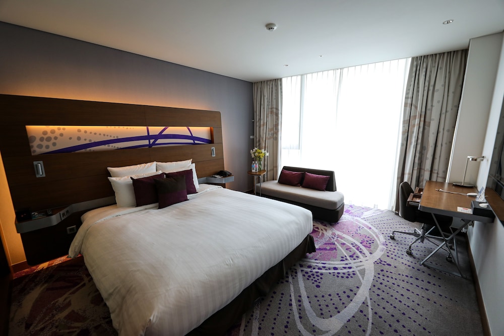Habitación Superior con 1 Cama King del hotel Novotel Ambassador Suwon. Foto 1