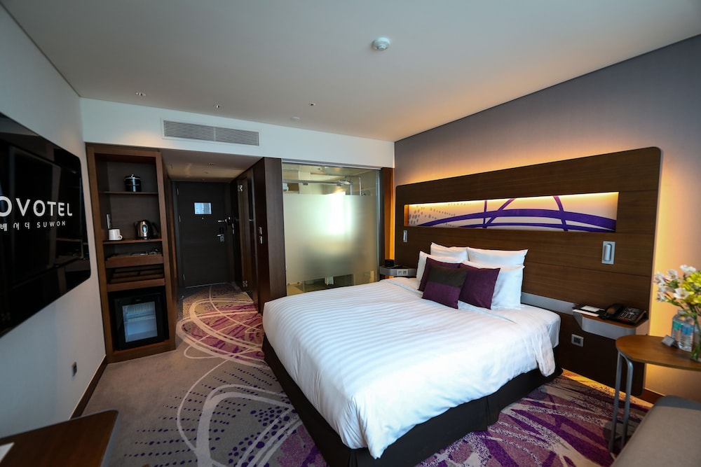 Habitación Superior con 1 Cama King del hotel Novotel Ambassador Suwon. Foto 3