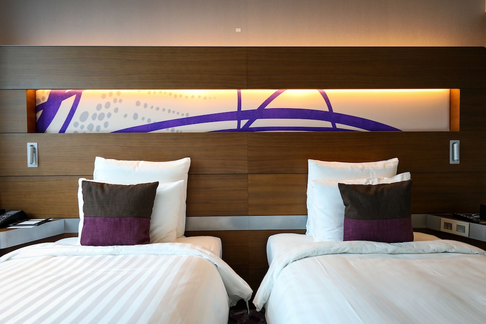 Habitación superior con 2 camas individuales del hotel Novotel Ambassador Suwon. Foto 3