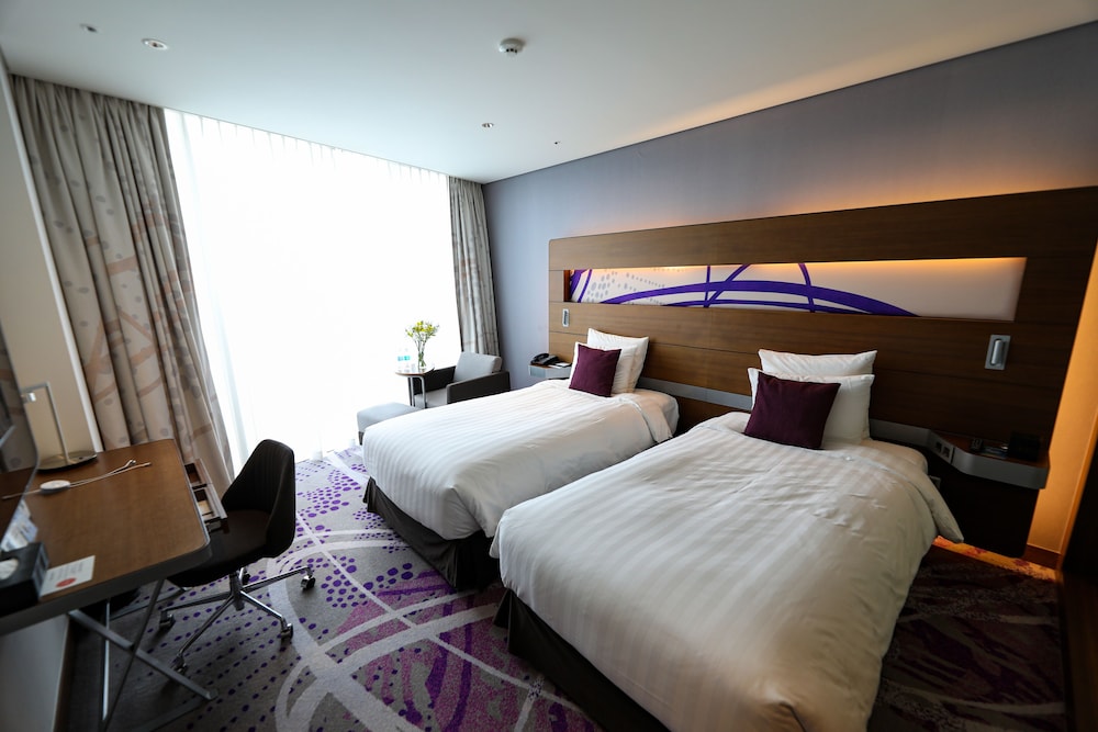 Habitación superior con 2 camas individuales del hotel Novotel Ambassador Suwon. Foto 5