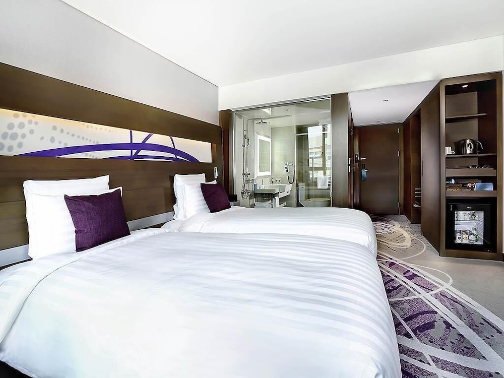 Habitación superior con 2 camas individuales del hotel Novotel Ambassador Suwon. Foto 7