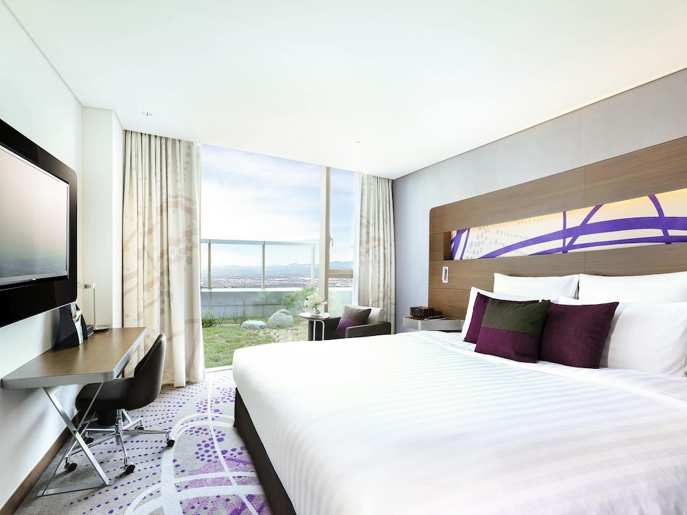 Habitación Deluxe con Vista al Jardín y 1 Cama King del hotel Novotel Ambassador Suwon