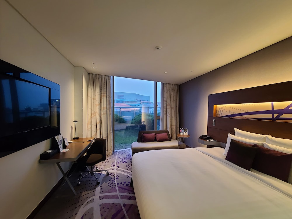 Habitación Deluxe con Vista al Jardín y 1 Cama King del hotel Novotel Ambassador Suwon. Foto 1