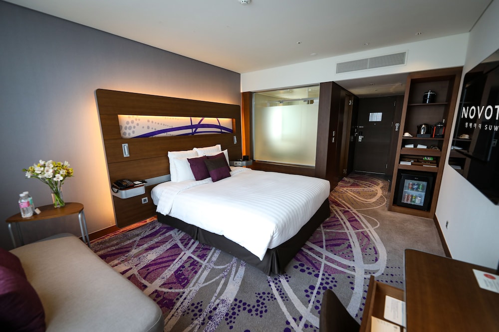 Habitación Deluxe con 1 cama king del hotel Novotel Ambassador Suwon. Foto 3