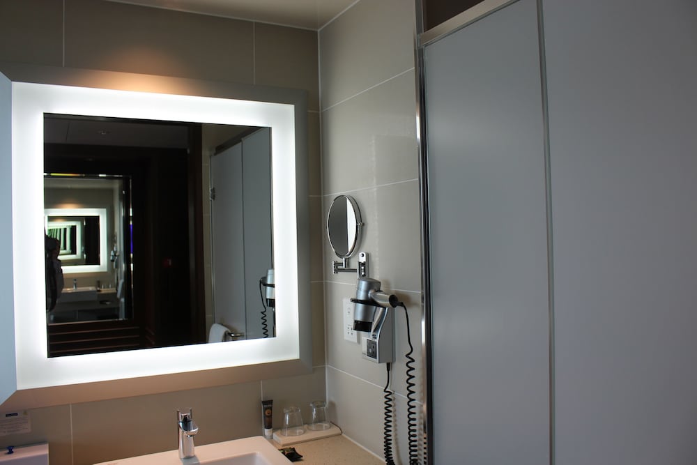 Habitación Deluxe con 1 cama king del hotel Novotel Ambassador Suwon. Foto 5
