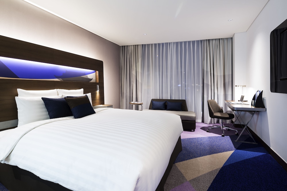 Habitación Ejecutiva con cama King del hotel Novotel Ambassador Suwon. Foto 7